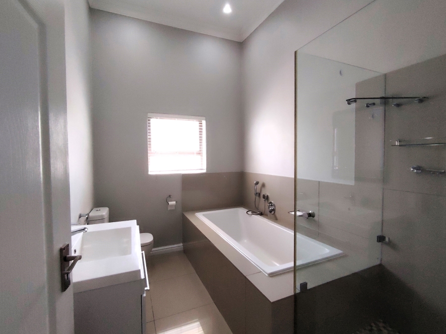 To Let 3 Bedroom Property for Rent in Jakarandas Western Cape